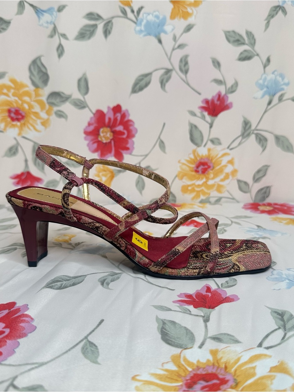 BANDOLINO y2k| Strappy Mid-Heel Sandal in Burgundy Glitter Paisley | Size 6